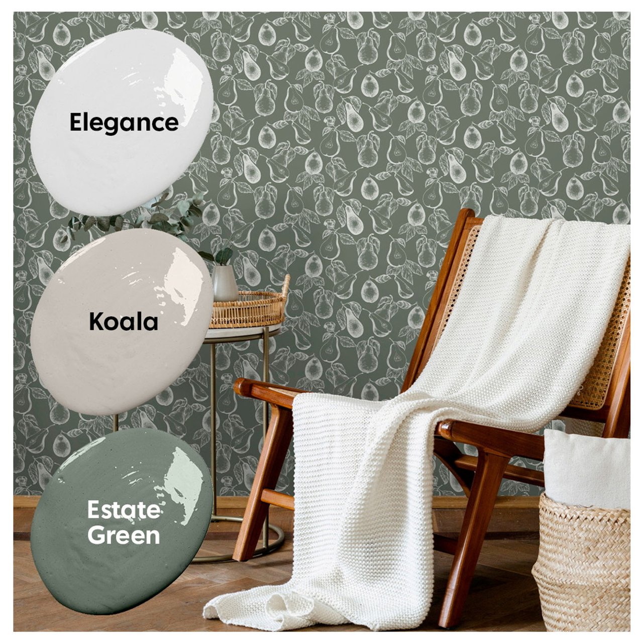 Gemusterte Tapeten, die Farbakzente in passenden Nuancen zeigen.