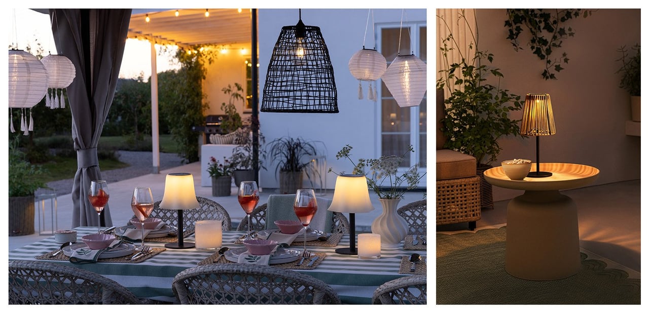 Uteplass med dekket bord og solcellelamper på bordet og hengende fra taket. Sidebord med solcellelampe.