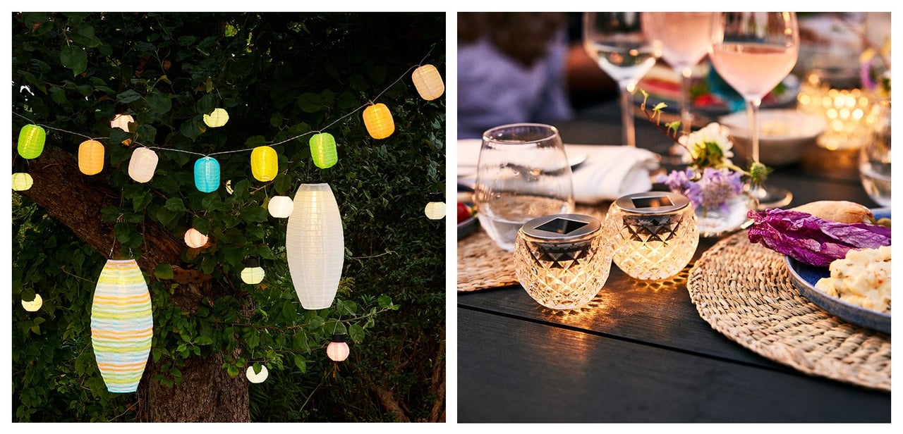 Solcellslampor lyser upp i mörk trädgård. Solcellslyktor står på ett dukat bord.