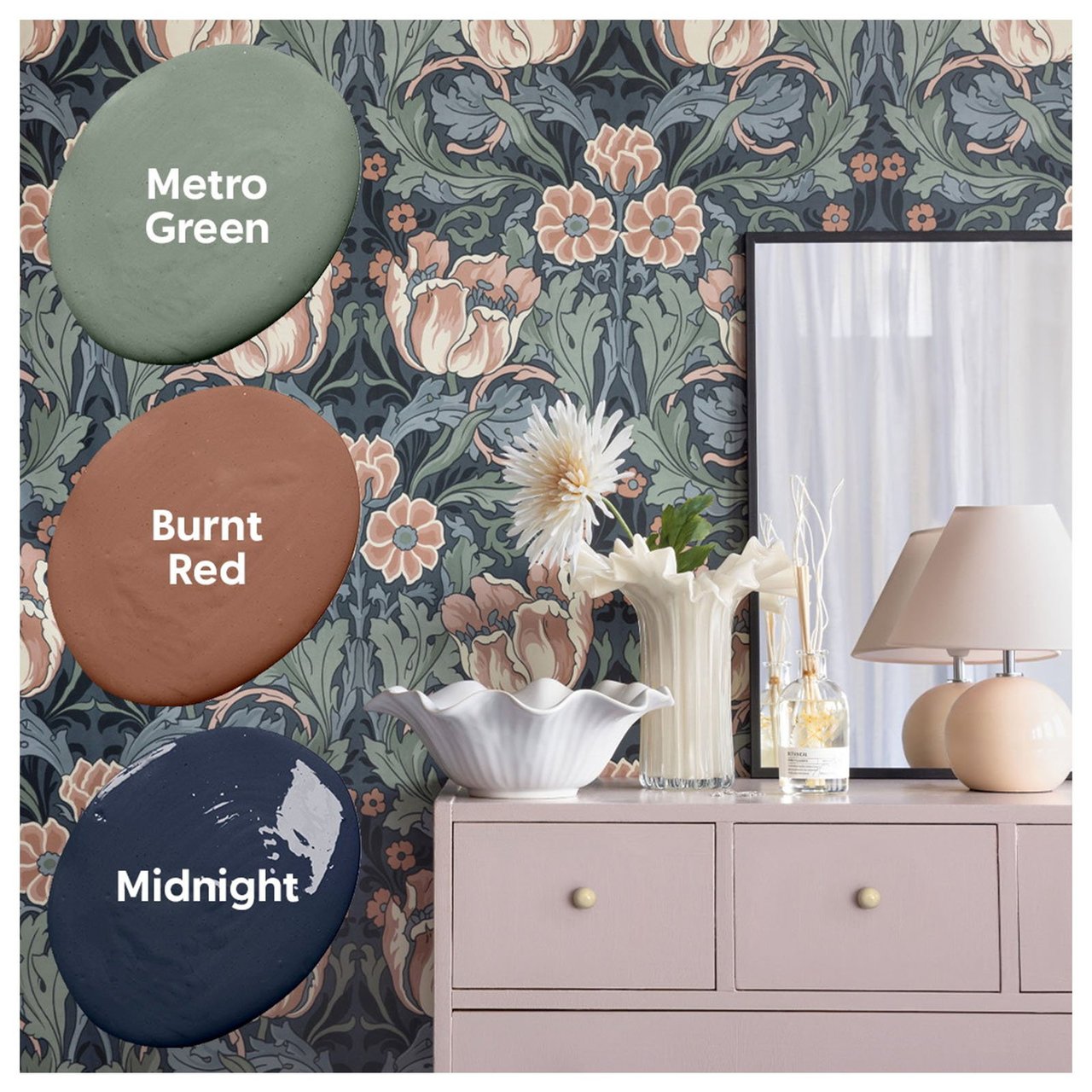 Drei verschiedene Tapeten mit passenden Farbfeldern.