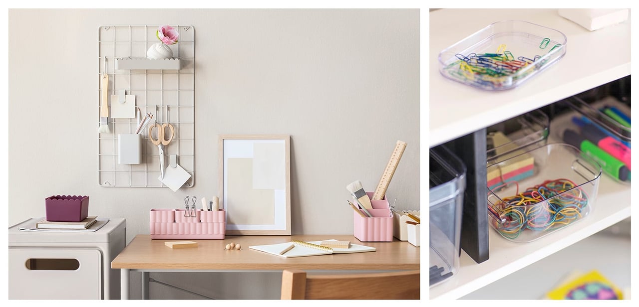 Skrivbord med rosa organizers, anslagstavla i beige metall och lådhurts i beige. Gem och gummisnoddar i genomskinliga förvaringslådor.
