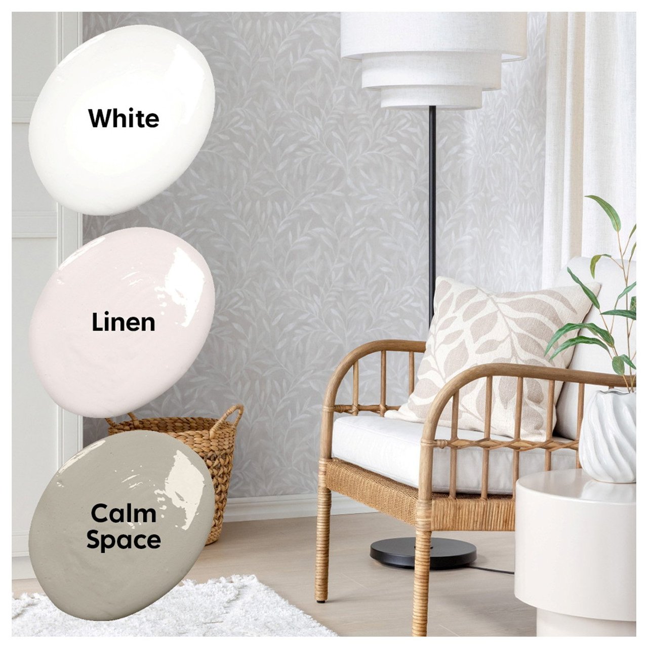 Eine Blumentapete mit drei passenden Farbfeldern.