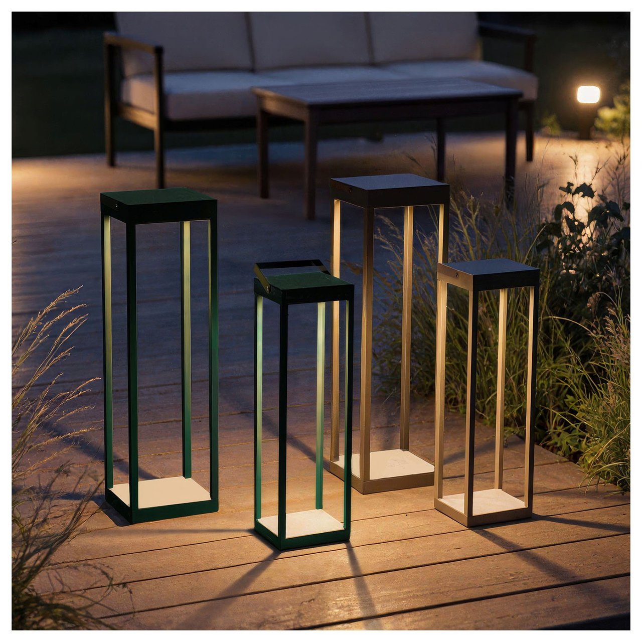 Batteridrivna lyktor på en uteplats.