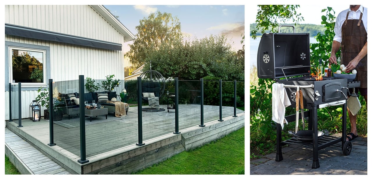 Stor altan inramad av glasräcken och person som förbereder grillspett vid en kolgrill på gräsmattan.