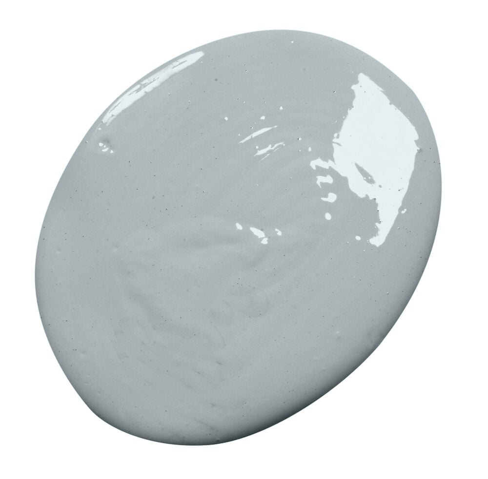 Grå sidenmatt väggfärg droppe på vit bakgrund.