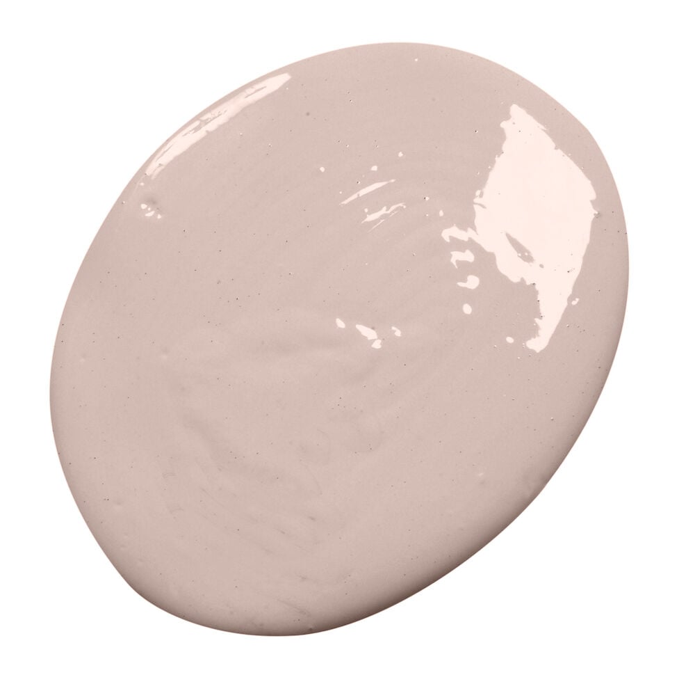 Ljusrosa silkmatt väggfärg i flytande form.