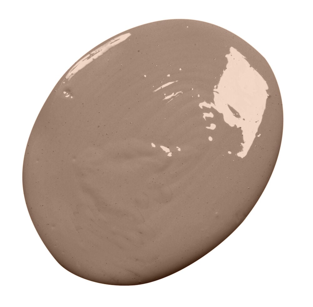 Brunbeige väggfärg i silkesmatt finish.