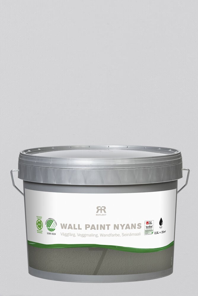 Ein Eimer Wandfarbe in Magnolia Seidenmatt.