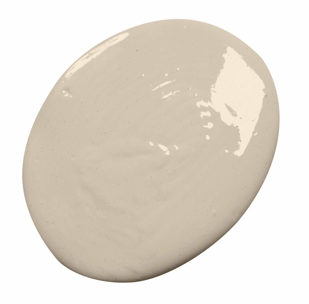 En beige rosa silkesmatt färgklick på vit bakgrund.