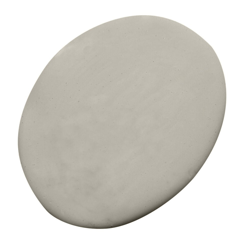 En rund klick ljusgrå helmatt väggfärg.