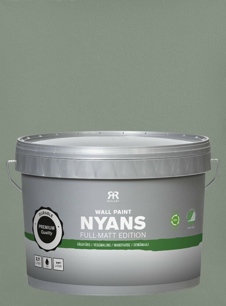 Grå färgburk framför grönmålad vägg.