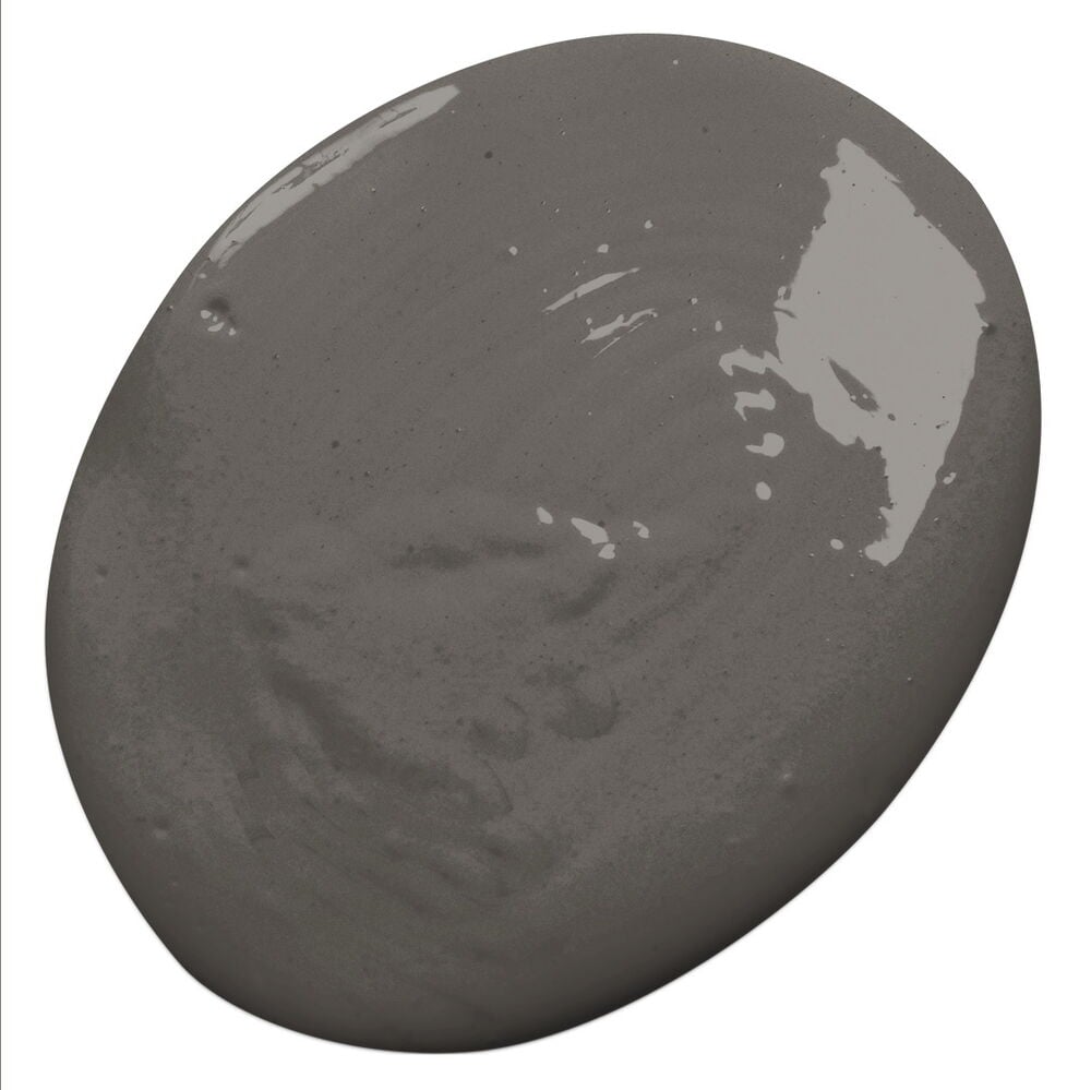Tummanharmaa Stone slate seinämaalinäyte epäsäännöllisessä soikeassa muodossa valkoisella taustalla.