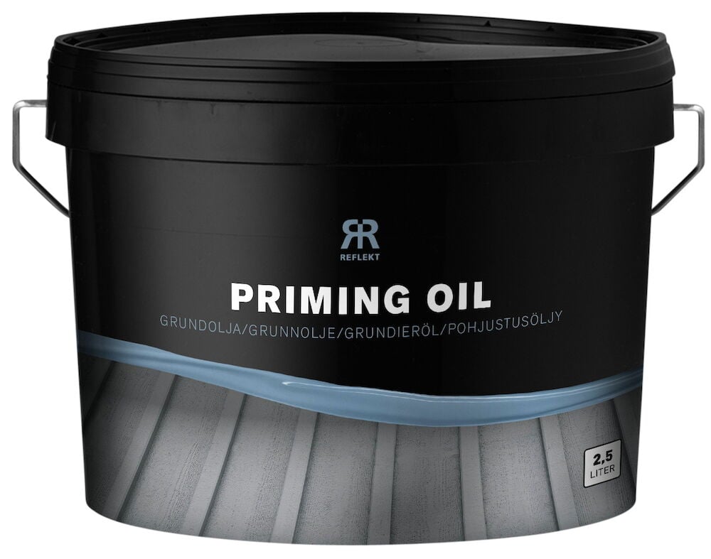 Svart plastburk märkt priming oil 2,5 liter.