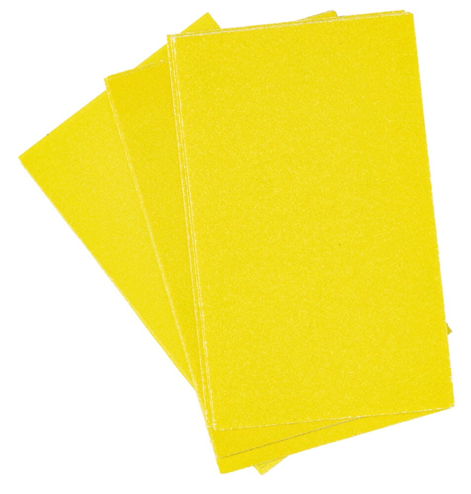 Kolme suorakulmaista keltaista hiomapaperia pinottu lomittain.
