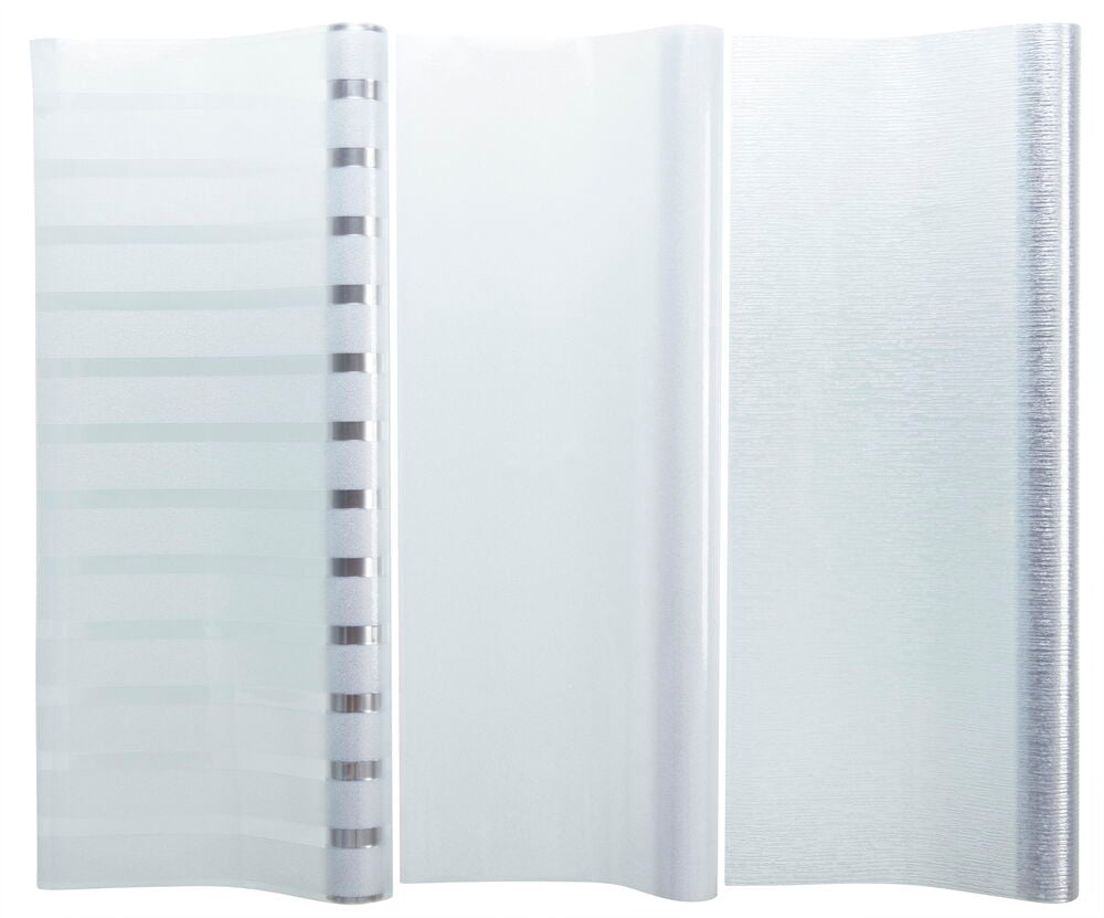 Kolme erilaista näkösuojaa sekoitetuilla kuvioilla.