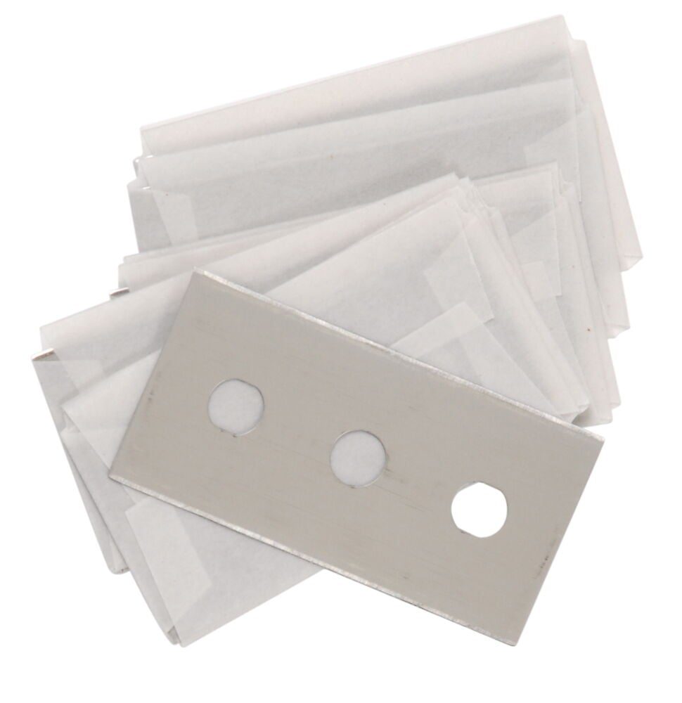 Tio tapetknivblad av stål i en bunt.