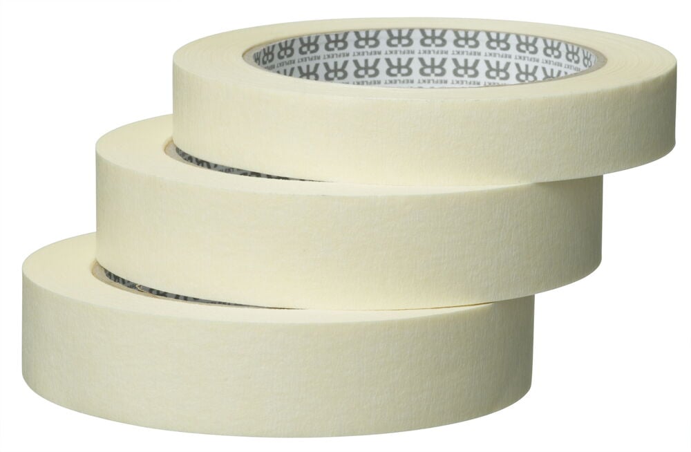Tre rullar maskeringstejp staplade på varandra.