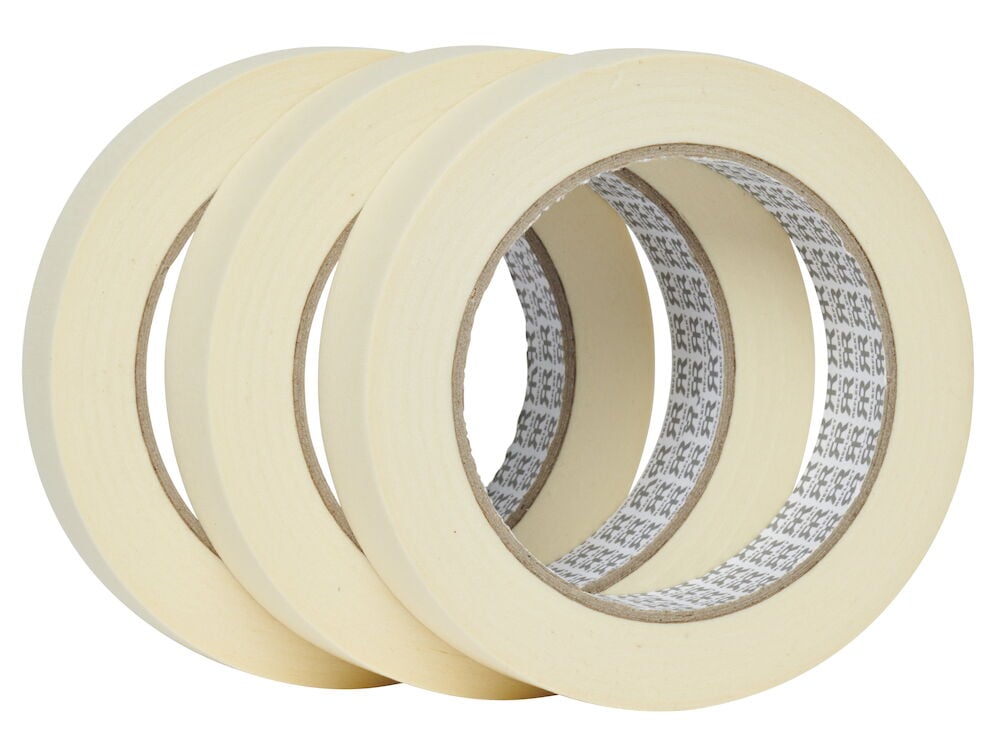 Tre maskeringstejprullar för målning inomhus.