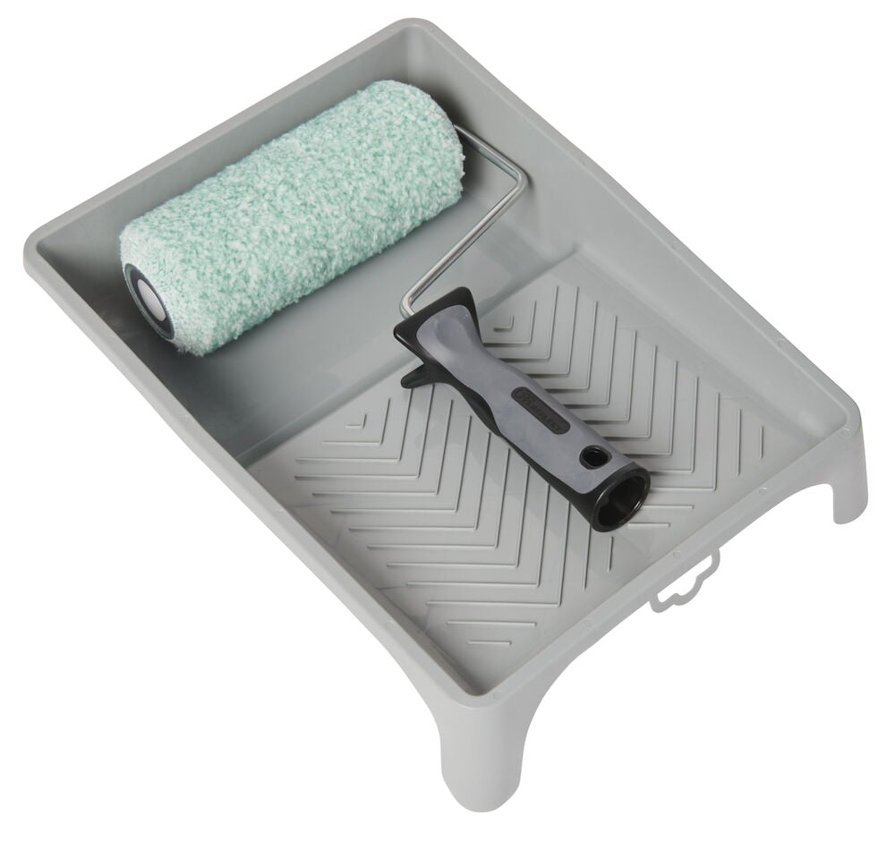 Maalirulla vihreällä varrella, harmaassa maalialustassa.