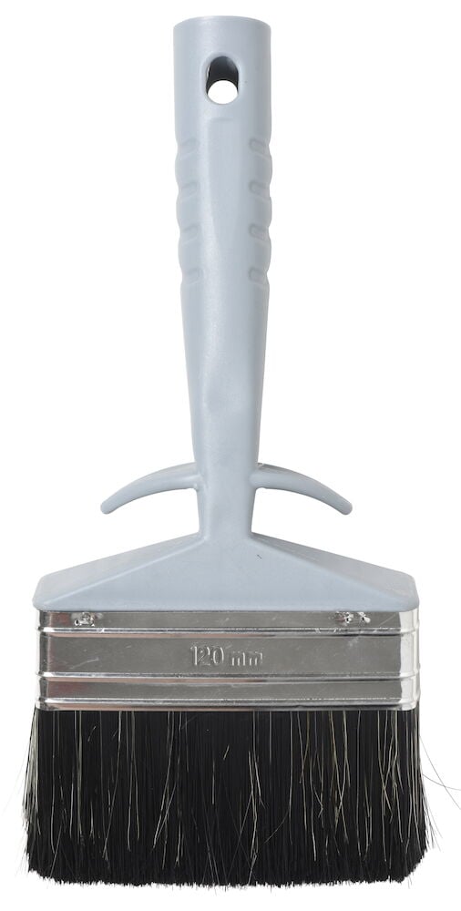 Vinklet pensel med plastskaft og brede børster.