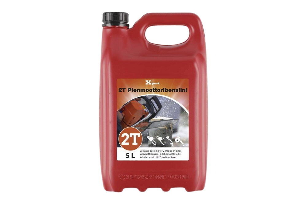 Punainen viiden litran kanisteri, jossa on etiketti kaksitahtibensiinille.