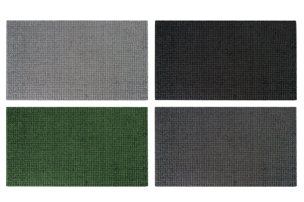 Neljä suorakulmaista mattoa eri väreissä.