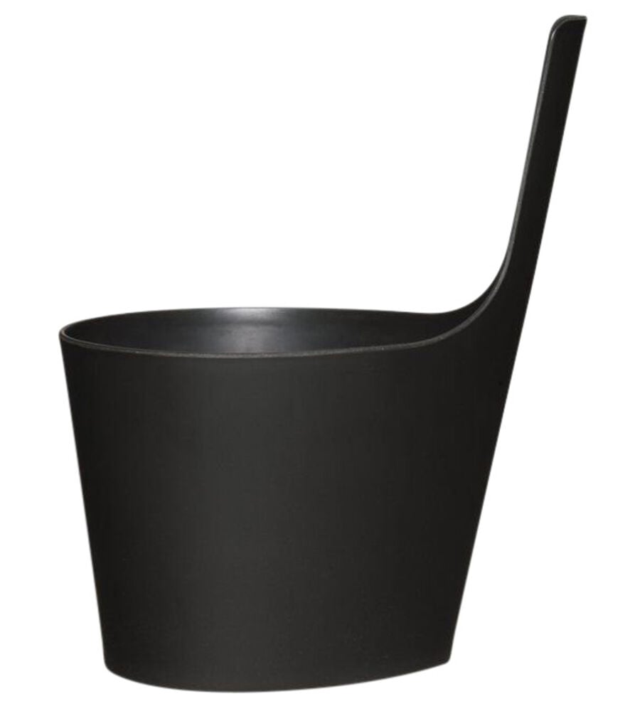 Musta pisaranmuotoinen saavi korkealla kahvalla.