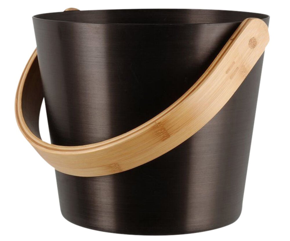 Mustamallinen saavi alumiinista, jossa on bambukahva.