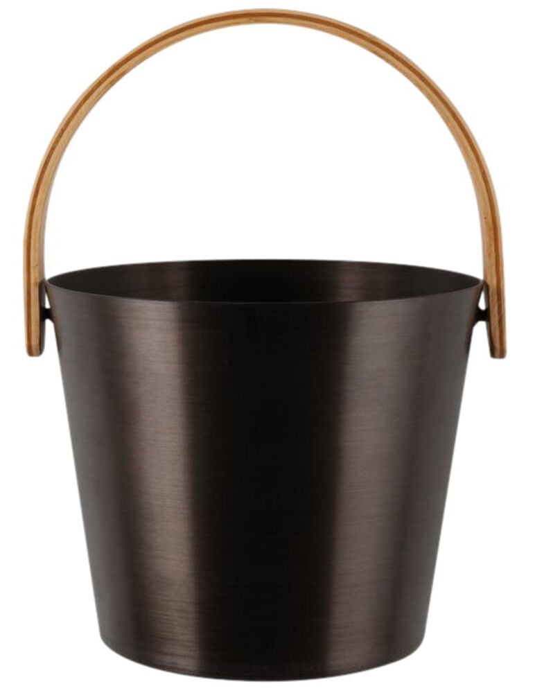 Ruskea musta saunakiulu puukahvalla.