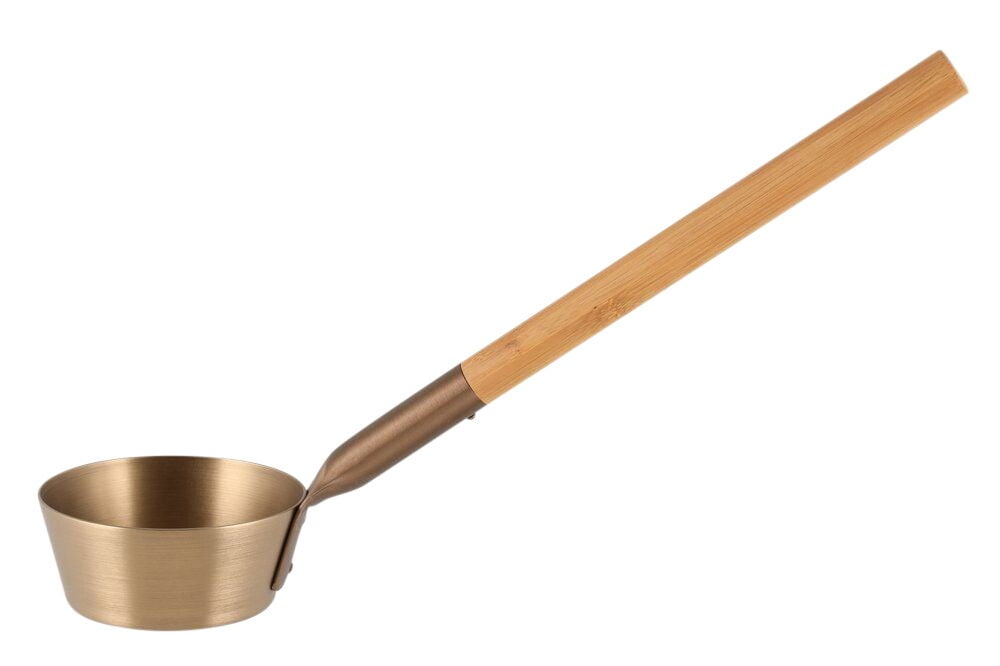 Samppanjan värisestä alumiinista valmistettu saunakauha ja bambukahva.