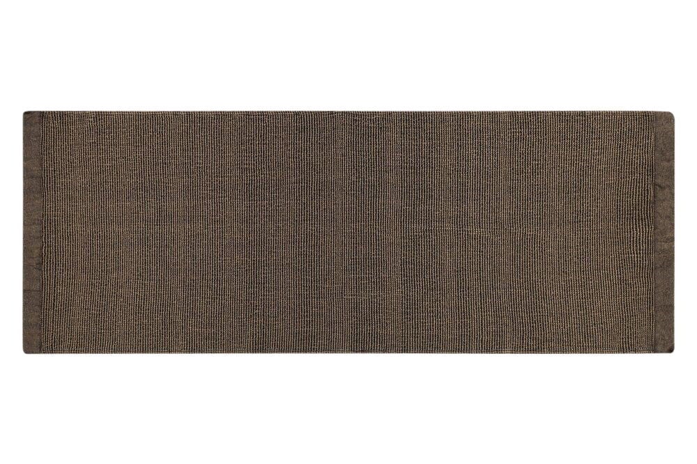 Musta ja beige saunapyyhe chambray-reunoilla.