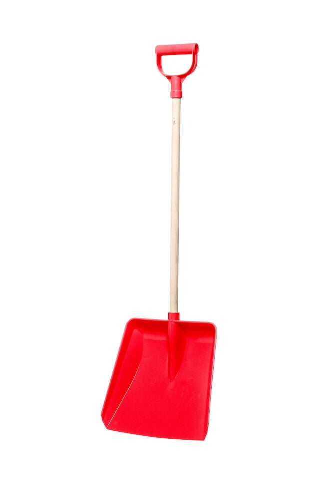 Punainen lasten lapio, jossa on puukahva ja muoviterä.