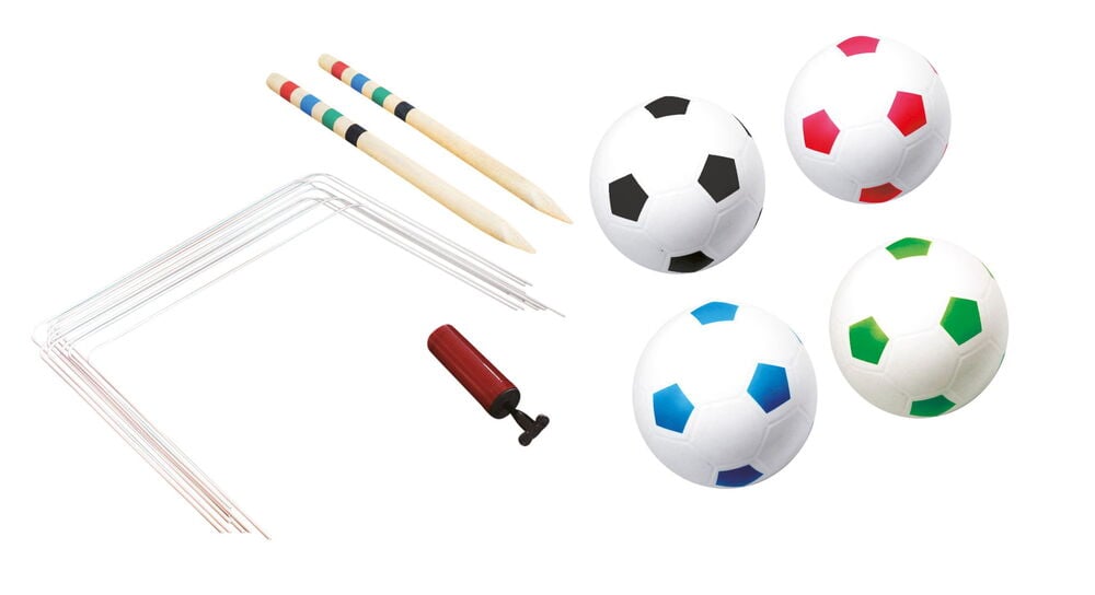 Neljä jalkapalloa, pumppu, puurimoja ja seitsemän puuristikkoa.