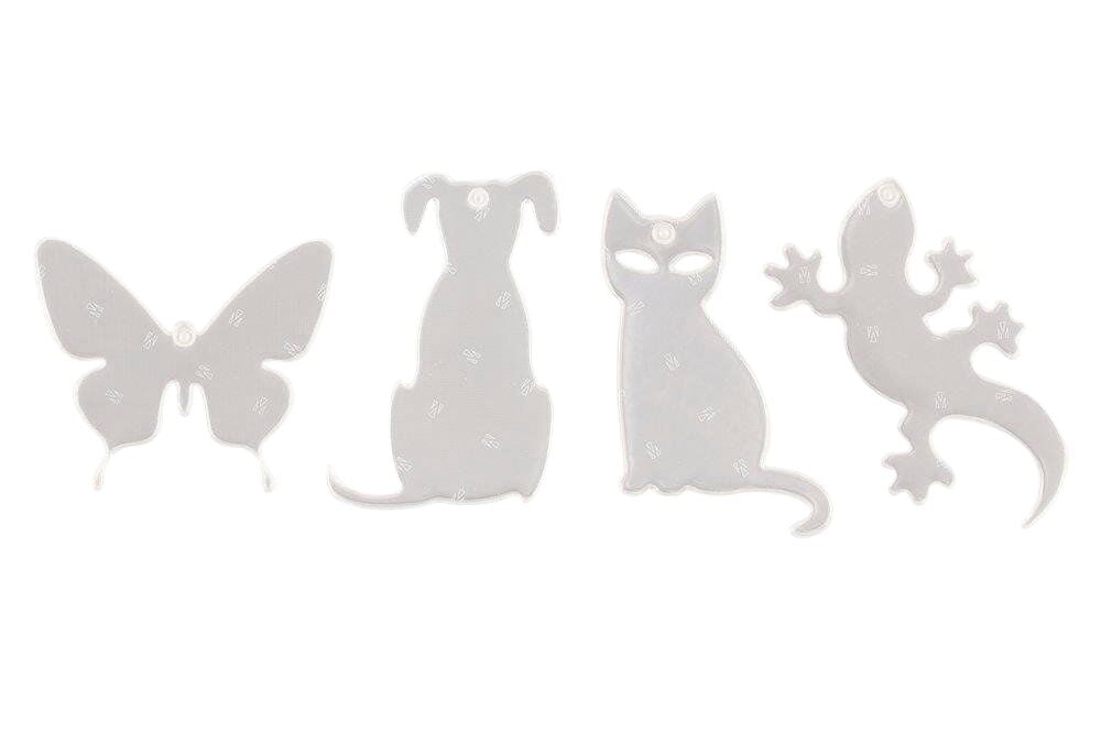 Neljä harmaata eläimenmuotoista heijastinta valkoista taustaa vasten.