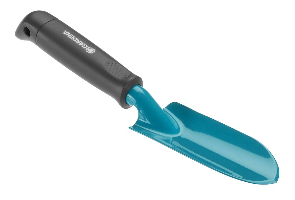 Kapea muurauslasta sinisellä terällä ja mustalla kahvalla.