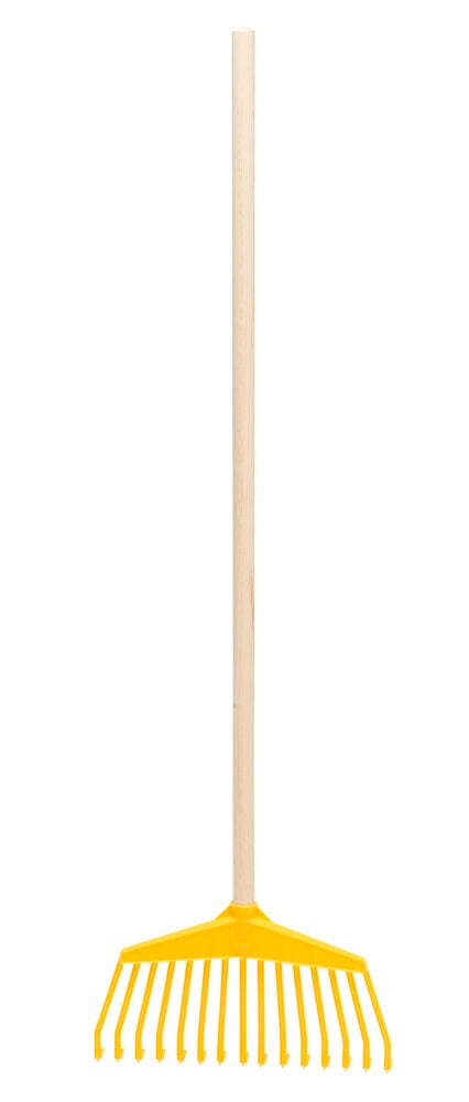 Keltainen lehtiharava puuvarrella puutarhatöihin.