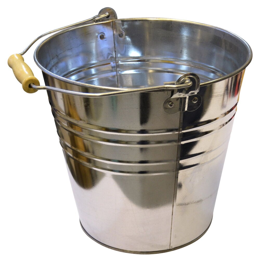 Hopeanhohtoinen sinkkikauha puukahvalla.