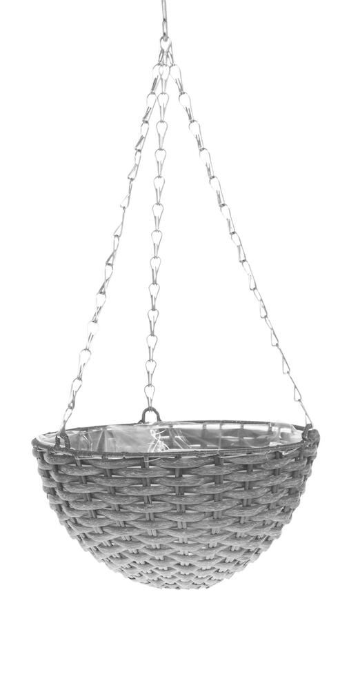 Harmaa rottinkinen riippuva amppeli ketjulla.