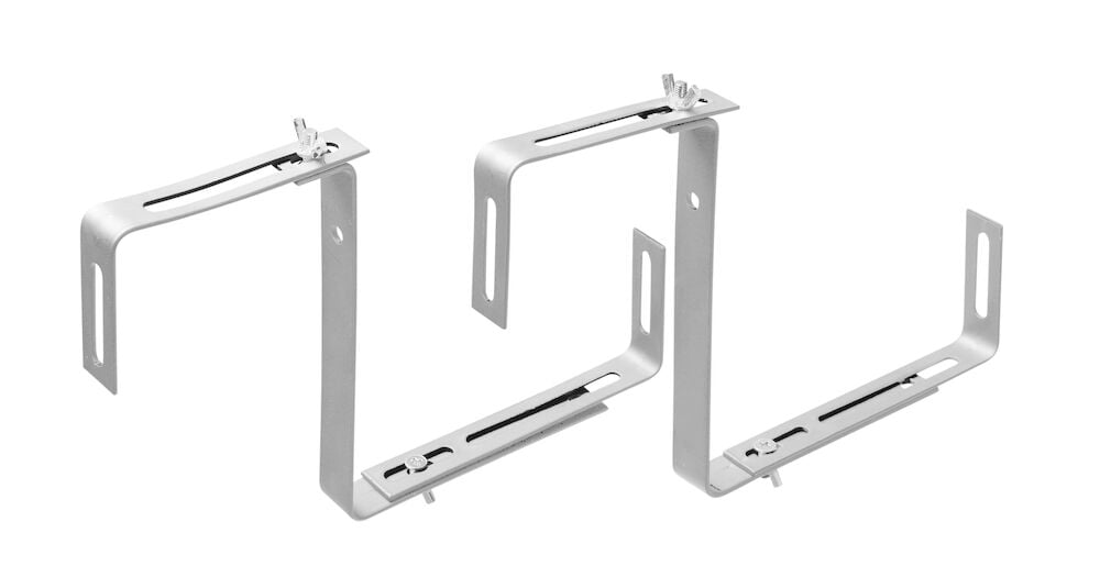 Kaksi valkoista teräspinnoitetta kukkalaatikolle.