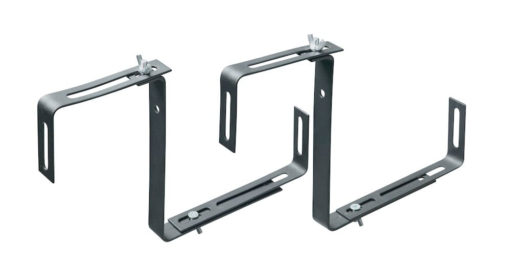 Kaksi mustaa metallista kukkalaatikkopidikettä.