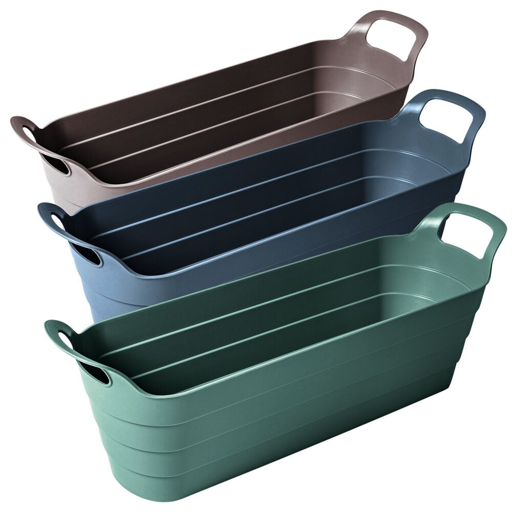 Kolme muovilaatikkoa, joissa on eriväriset kahvat.