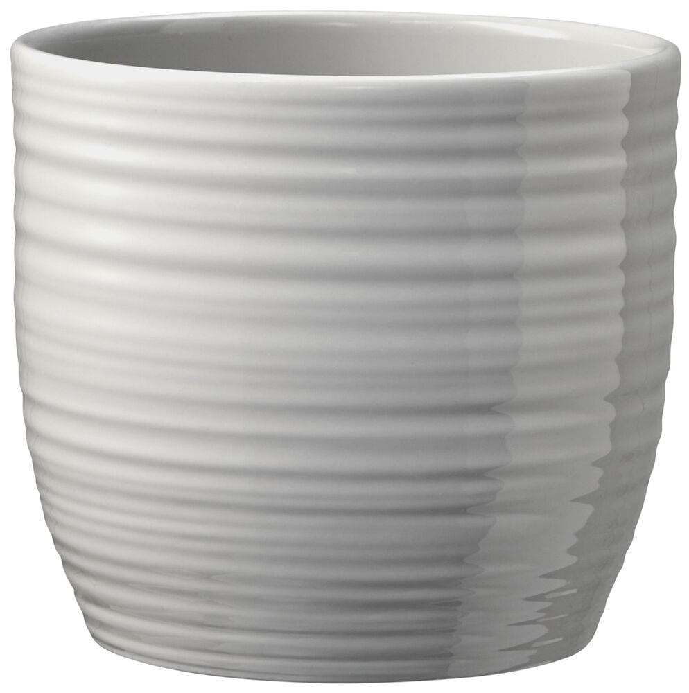 Vaaleanharmaa uurrettu keraaminen ruukku, pyöreä muoto.