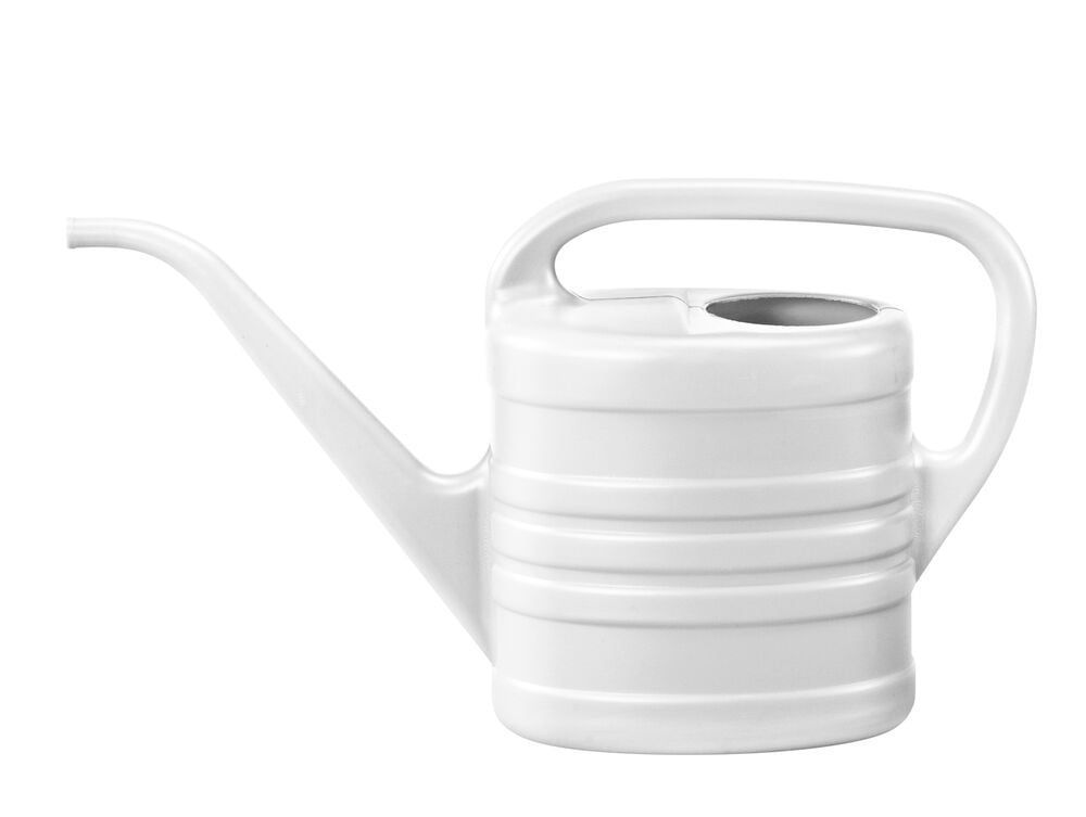 Valkoinen muovinen kastelukannu, jossa on helposti tarttuva kahva.
