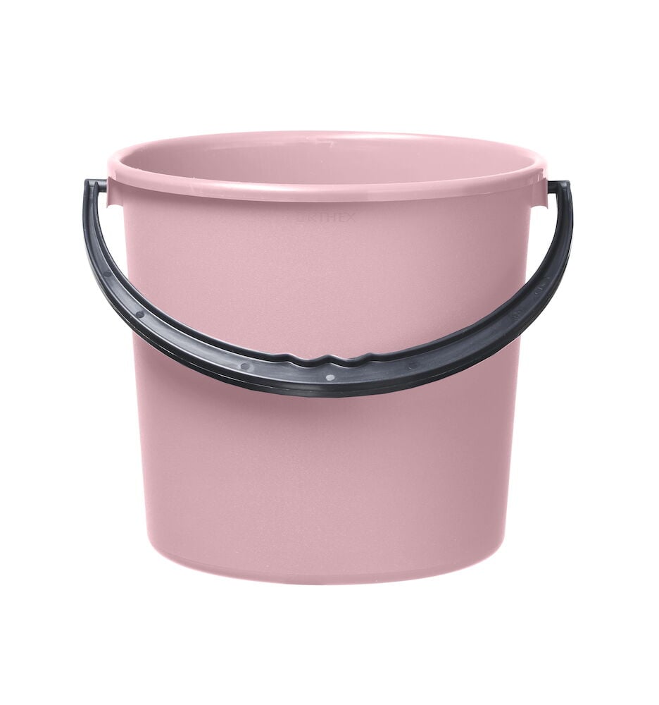 Vaaleanpunainen ämpäri mustalla kahvalla ja pyöreä muoto.