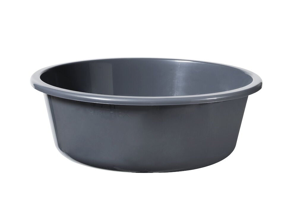 Tummanharmaa muovinen pesuvati, jossa on pyöreä muoto.