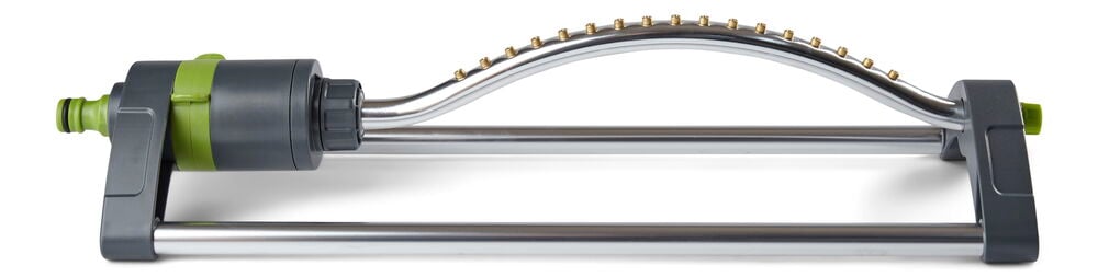 Harmaa ja vihreä oskilloiva muovinen sadetin puutarhaan.