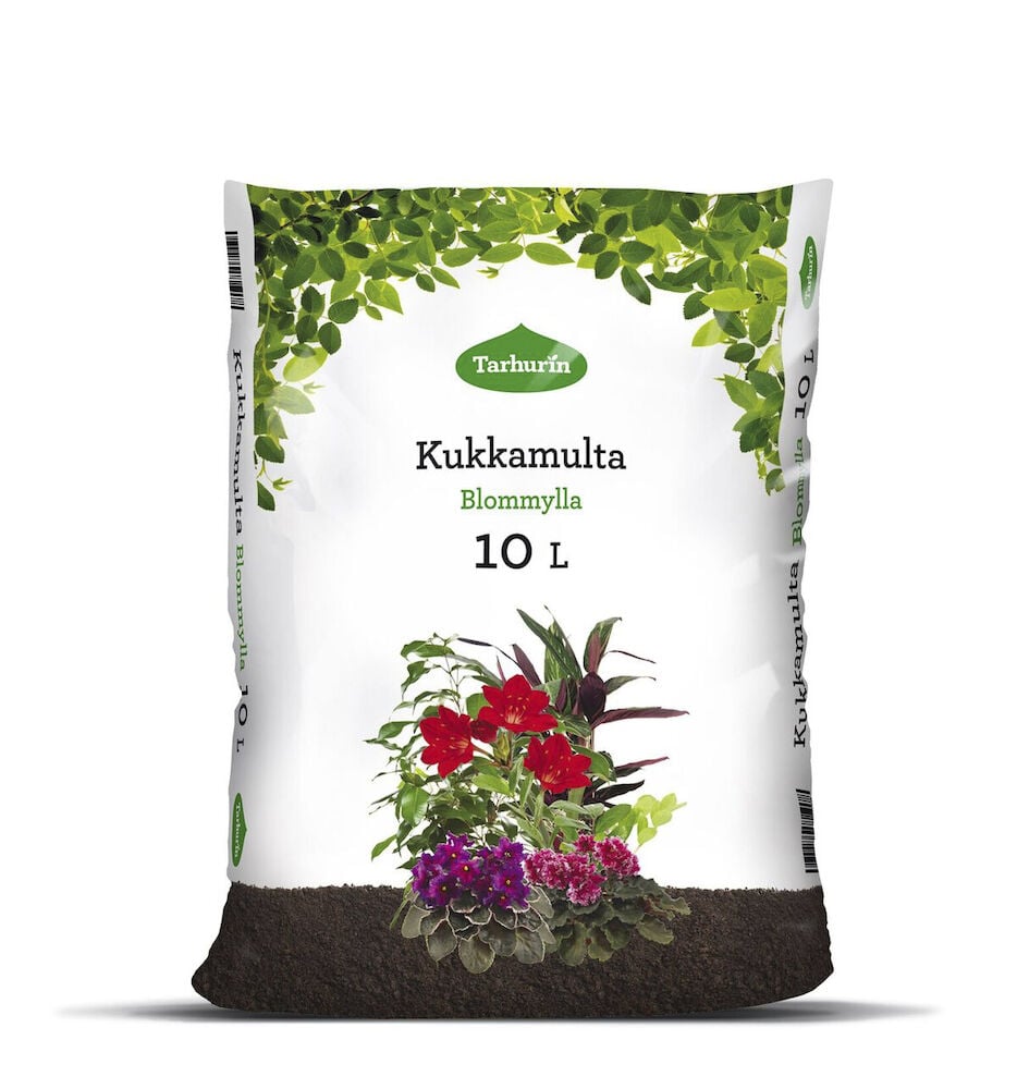 Pussi kukkamultaa, jonka etupuolella on värikkäitä kukkia.