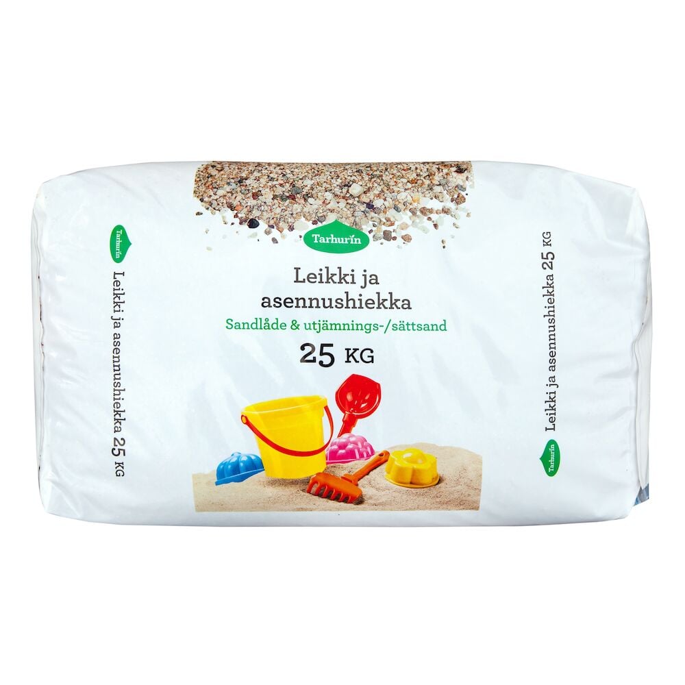 Valkoinen hiekkalaatikkohiekkapussi, jossa on värikkäitä hiekkamuotteja.