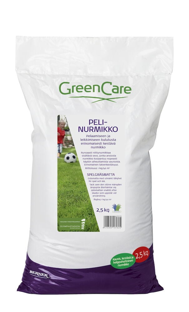 Valkoinen pussi GreenCare -nurmikon siemensekoitus 2,5 kg nurmikolla.