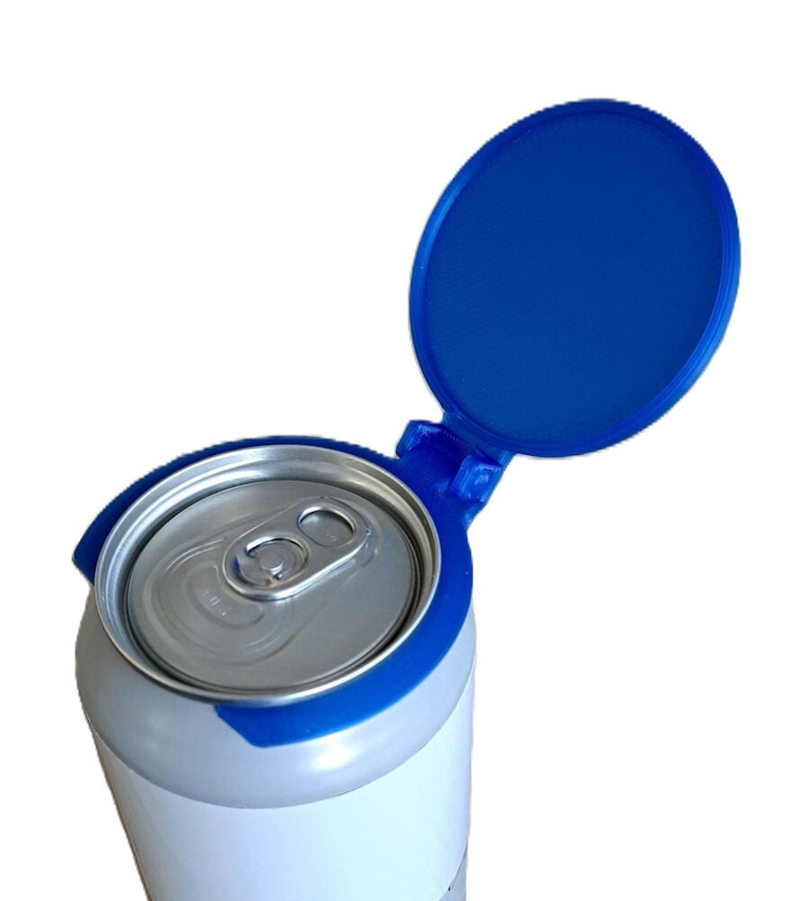 Sininen tölkkikansi avatussa alumiinitölkissä.